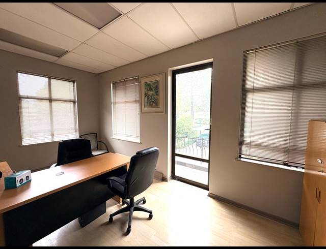 450M² OFFICE FOR SALE IN FOURWAYS